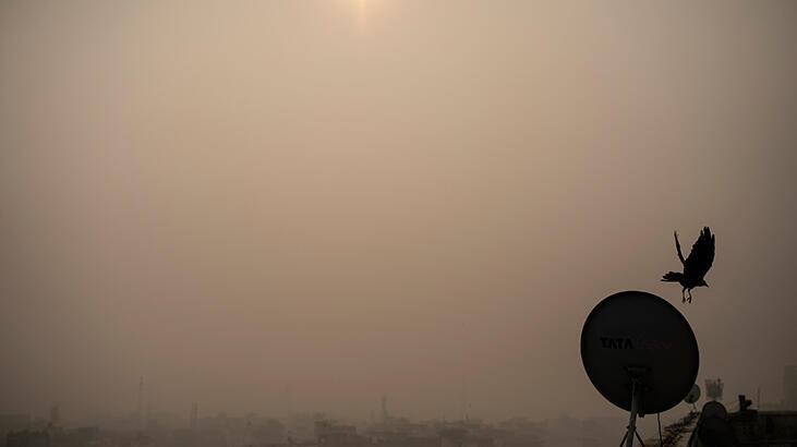 Hindistan’da hava kirliliği korkutucu boyutlarda! Eğitime ara!